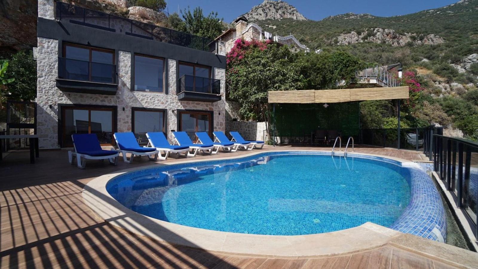 5 Bedroom - 5541 Villa